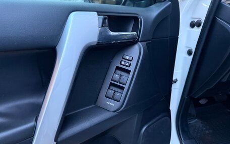 Toyota Land Cruiser Prado 150 рестайлинг 2, 2016 год, 4 500 000 рублей, 28 фотография