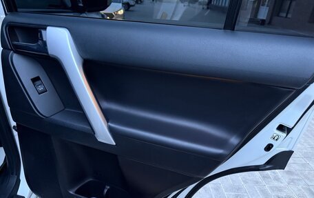 Toyota Land Cruiser Prado 150 рестайлинг 2, 2016 год, 4 500 000 рублей, 31 фотография