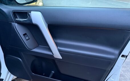 Toyota Land Cruiser Prado 150 рестайлинг 2, 2016 год, 4 500 000 рублей, 29 фотография