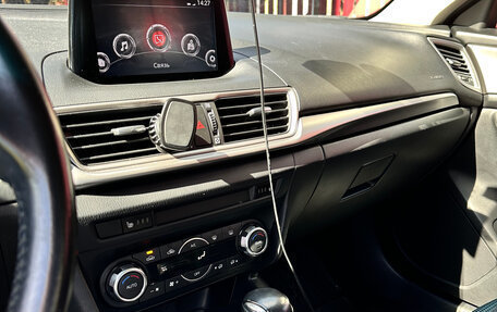 Mazda 3, 2018 год, 1 750 000 рублей, 19 фотография