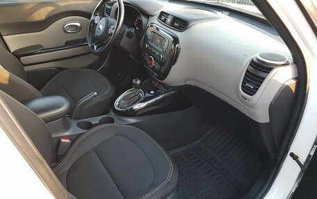 KIA Soul II рестайлинг, 2015 год, 1 399 000 рублей, 25 фотография