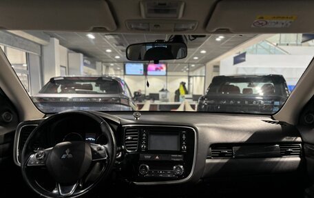 Mitsubishi Outlander III рестайлинг 3, 2017 год, 2 050 000 рублей, 10 фотография