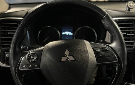 Mitsubishi Outlander III рестайлинг 3, 2017 год, 2 050 000 рублей, 14 фотография