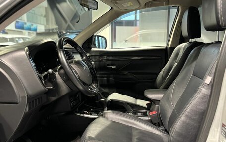 Mitsubishi Outlander III рестайлинг 3, 2017 год, 2 050 000 рублей, 8 фотография