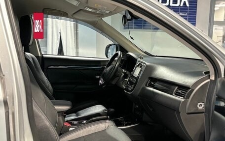 Mitsubishi Outlander III рестайлинг 3, 2017 год, 2 050 000 рублей, 9 фотография