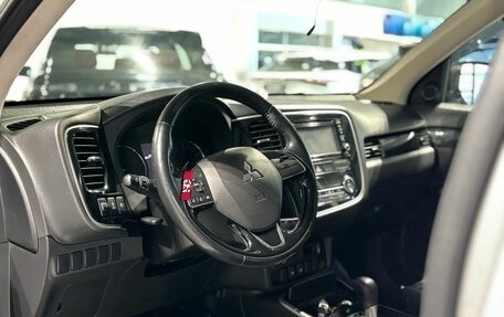 Mitsubishi Outlander III рестайлинг 3, 2017 год, 2 050 000 рублей, 11 фотография