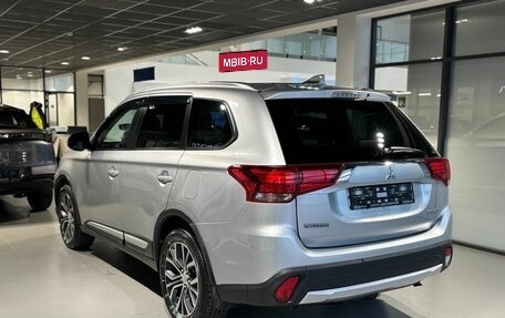 Mitsubishi Outlander III рестайлинг 3, 2017 год, 2 050 000 рублей, 6 фотография