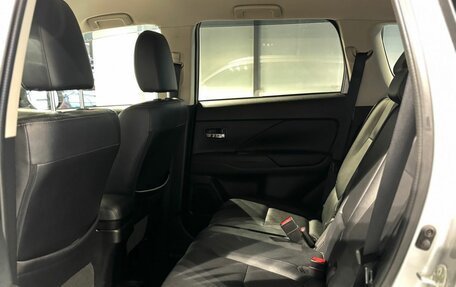 Mitsubishi Outlander III рестайлинг 3, 2017 год, 2 050 000 рублей, 28 фотография