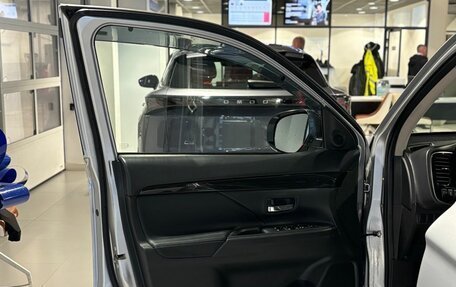 Mitsubishi Outlander III рестайлинг 3, 2017 год, 2 050 000 рублей, 29 фотография