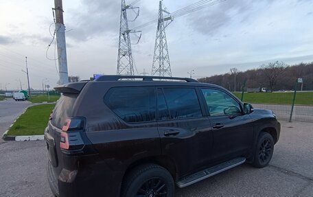 Toyota Land Cruiser Prado 150 рестайлинг 2, 2020 год, 5 650 000 рублей, 5 фотография