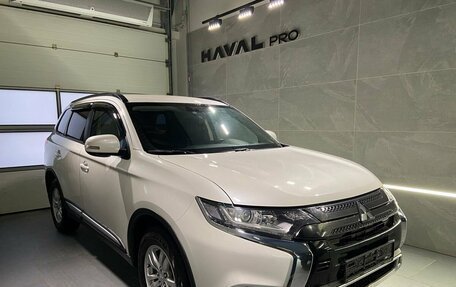 Mitsubishi Outlander III рестайлинг 3, 2022 год, 2 700 000 рублей, 2 фотография