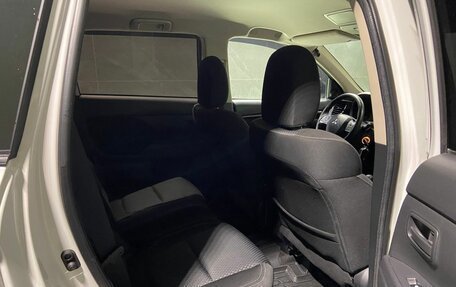 Mitsubishi Outlander III рестайлинг 3, 2022 год, 2 700 000 рублей, 10 фотография