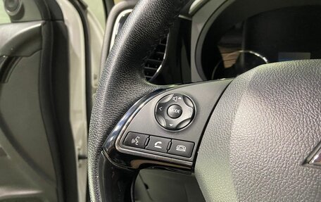 Mitsubishi Outlander III рестайлинг 3, 2022 год, 2 700 000 рублей, 19 фотография