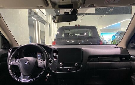 Mitsubishi Outlander III рестайлинг 3, 2022 год, 2 700 000 рублей, 27 фотография