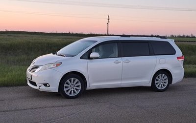 Toyota Sienna III, 2011 год, 1 990 000 рублей, 1 фотография