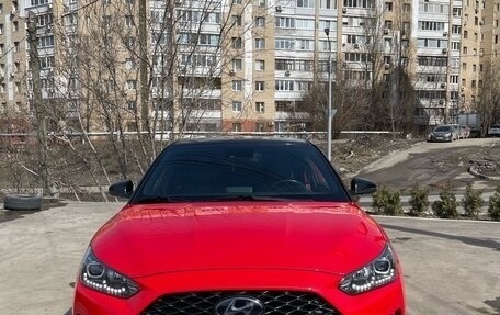 Hyundai Veloster II, 2019 год, 2 350 000 рублей, 2 фотография