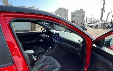Hyundai Veloster II, 2019 год, 2 350 000 рублей, 13 фотография