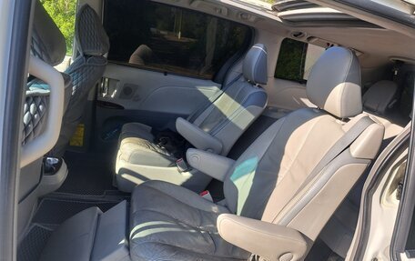 Toyota Sienna III, 2011 год, 1 990 000 рублей, 9 фотография