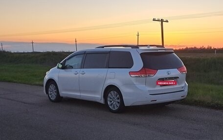 Toyota Sienna III, 2011 год, 1 990 000 рублей, 5 фотография