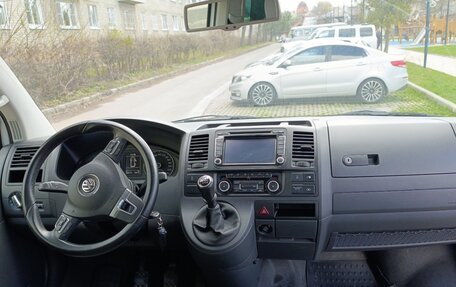 Volkswagen Caravelle T5, 2011 год, 2 600 000 рублей, 15 фотография