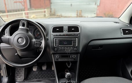 Volkswagen Polo VI (EU Market), 2013 год, 840 000 рублей, 21 фотография