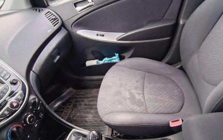 Hyundai Solaris II рестайлинг, 2013 год, 820 000 рублей, 9 фотография