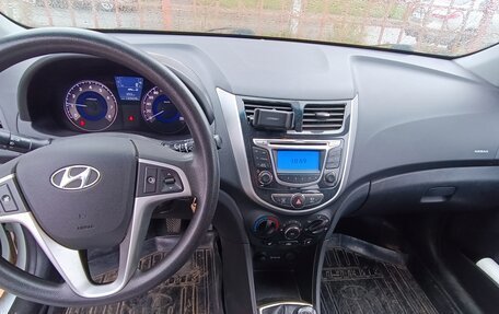 Hyundai Solaris II рестайлинг, 2013 год, 820 000 рублей, 5 фотография