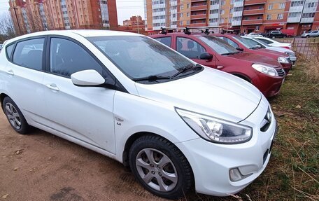 Hyundai Solaris II рестайлинг, 2013 год, 820 000 рублей, 3 фотография