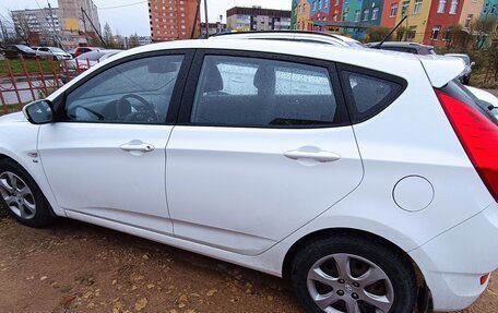 Hyundai Solaris II рестайлинг, 2013 год, 820 000 рублей, 2 фотография