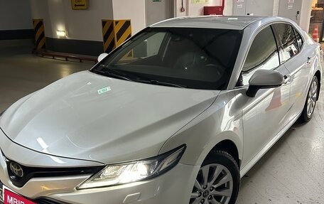 Toyota Camry, 2019 год, 2 600 000 рублей, 1 фотография