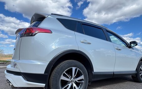 Toyota RAV4, 2018 год, 2 700 000 рублей, 15 фотография