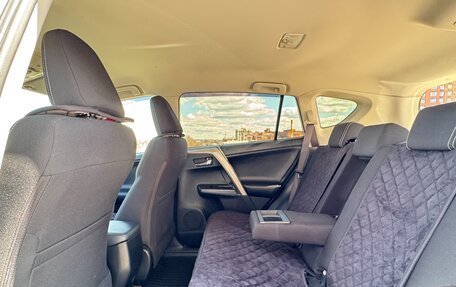 Toyota RAV4, 2018 год, 2 700 000 рублей, 26 фотография