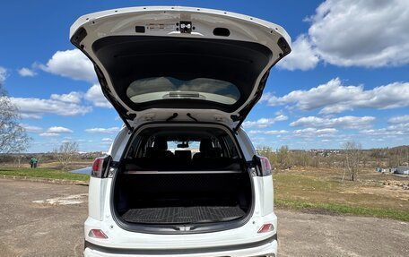 Toyota RAV4, 2018 год, 2 700 000 рублей, 21 фотография