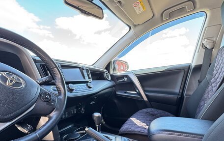 Toyota RAV4, 2018 год, 2 700 000 рублей, 38 фотография