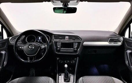 Volkswagen Tiguan II, 2017 год, 2 080 000 рублей, 3 фотография