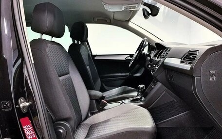 Volkswagen Tiguan II, 2017 год, 2 080 000 рублей, 2 фотография