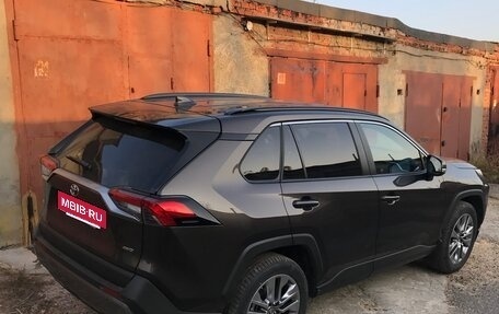 Toyota RAV4, 2020 год, 3 900 000 рублей, 2 фотография