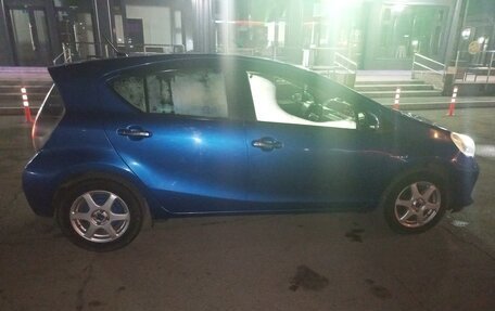 Toyota Aqua I, 2012 год, 700 000 рублей, 5 фотография