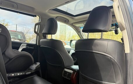 Toyota Land Cruiser Prado 150 рестайлинг 2, 2015 год, 3 300 000 рублей, 16 фотография