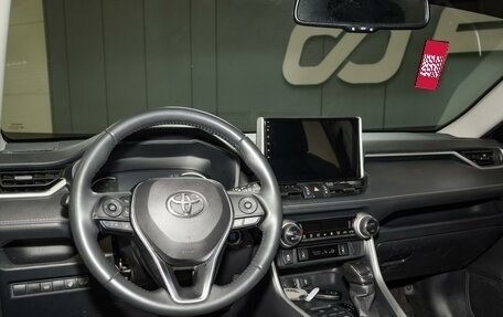 Toyota RAV4, 2021 год, 3 675 000 рублей, 6 фотография