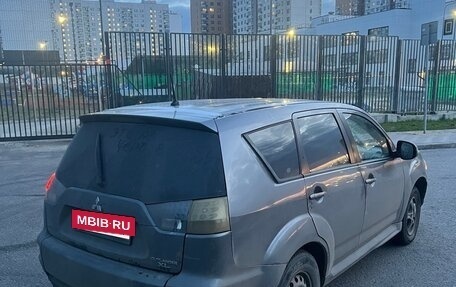 Mitsubishi Outlander III рестайлинг 3, 2011 год, 550 000 рублей, 2 фотография