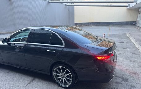 Mercedes-Benz E-Класс, 2022 год, 5 900 000 рублей, 3 фотография