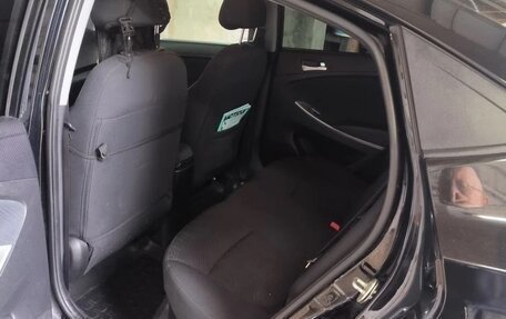 Hyundai Solaris II рестайлинг, 2015 год, 1 050 000 рублей, 10 фотография