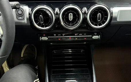 Mercedes-Benz GLB, 2022 год, 2 100 888 рублей, 13 фотография