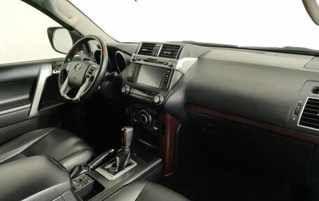 Toyota Land Cruiser Prado 150 рестайлинг 2, 2015 год, 3 750 000 рублей, 14 фотография