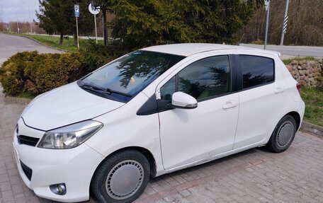 Toyota Vitz, 2011 год, 450 000 рублей, 2 фотография