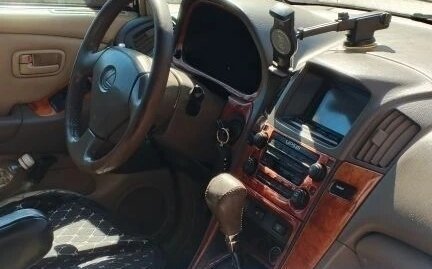 Lexus RX IV рестайлинг, 1999 год, 670 000 рублей, 5 фотография