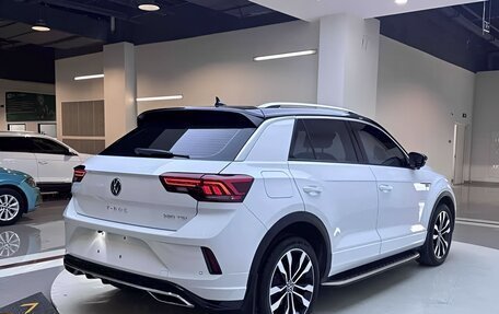 Volkswagen T-Roc I, 2023 год, 1 850 000 рублей, 6 фотография