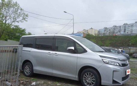 Toyota Voxy III, 2018 год, 2 390 000 рублей, 10 фотография