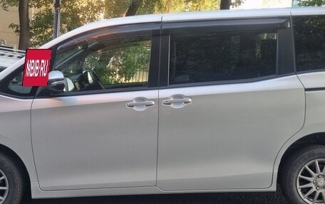 Toyota Voxy III, 2018 год, 2 390 000 рублей, 9 фотография